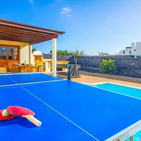 Playa Blanca Sleeps 6 Pool Air Con Wifi Villa Playa Blanca (Lanzarote)