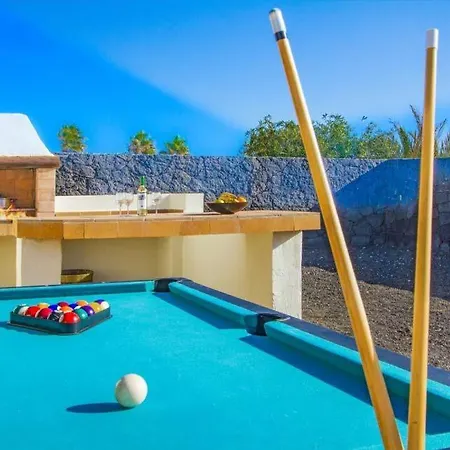 Playa Blanca Sleeps 6 Pool Air Con Wifi Villa Playa Blanca (Lanzarote)